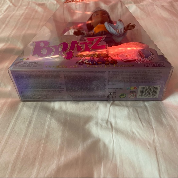 NIB NRFB bratz 20th anniversary sasha 2021 reproduction doll - Picture 7 of 7